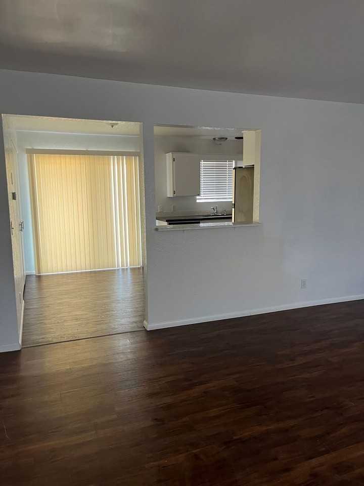 4501 N Duke Dr - Photo 2 of 18