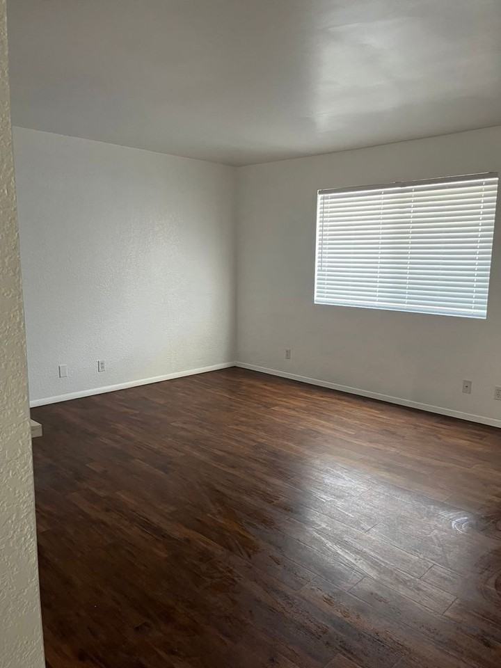 4501 N Duke Dr - Photo 3 of 18