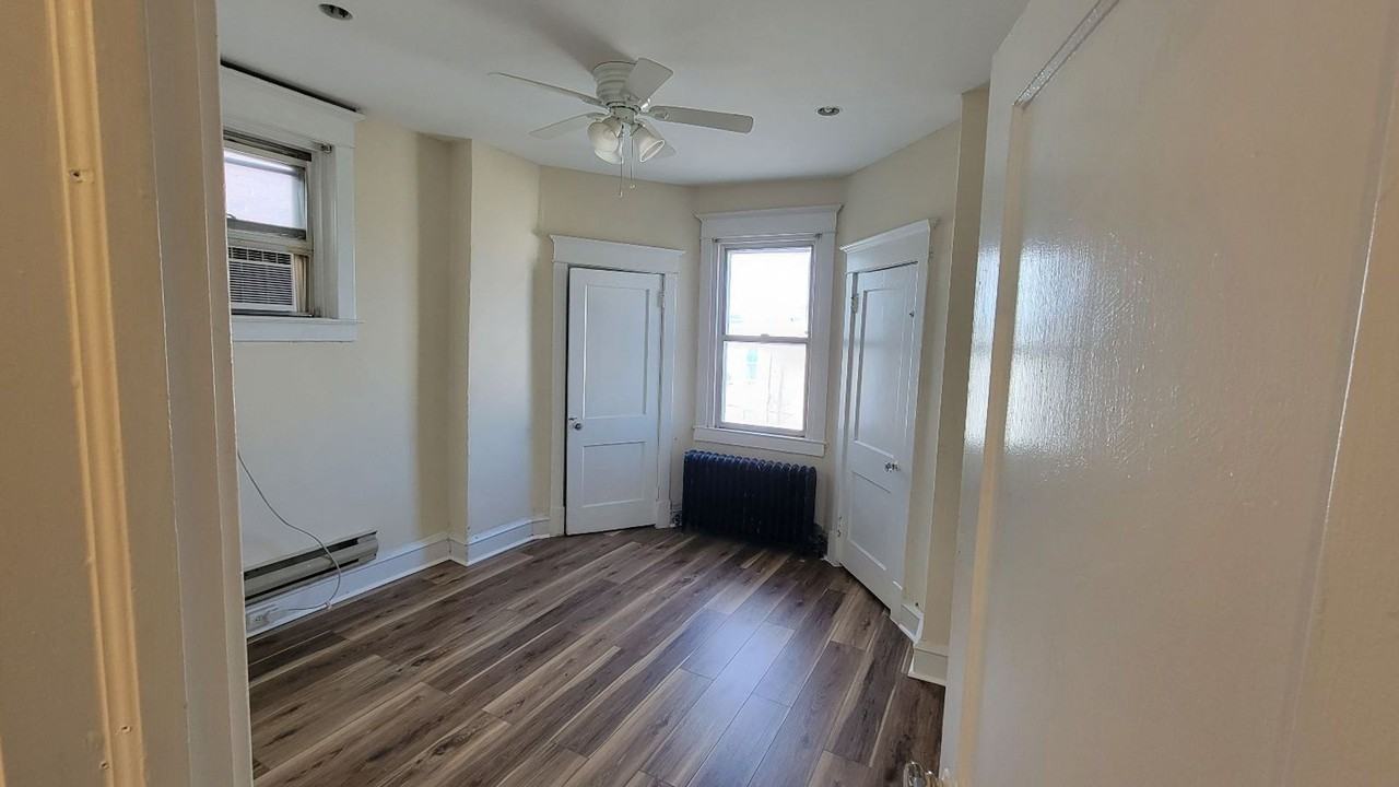 321 E Roosevelt Blvd - Photo 7 of 8