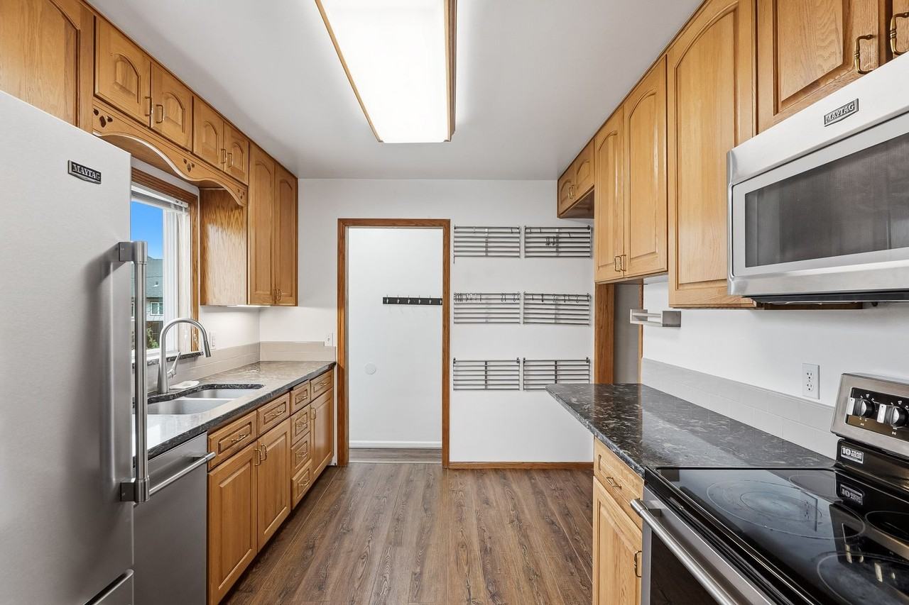 6700 N Greenwich Ave - Photo 6 of 17