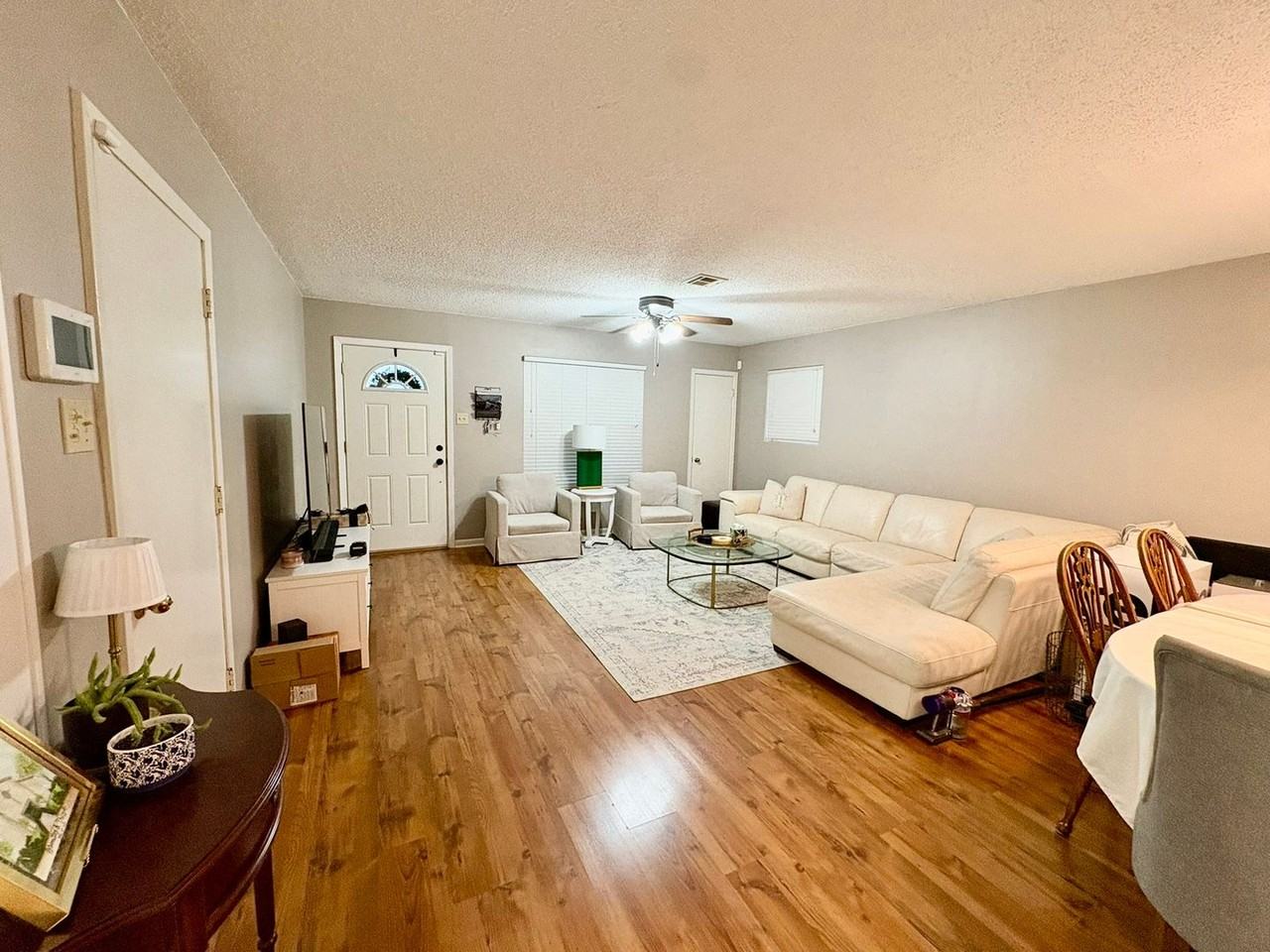 103 Brookwood Cir - Photo 4 of 17