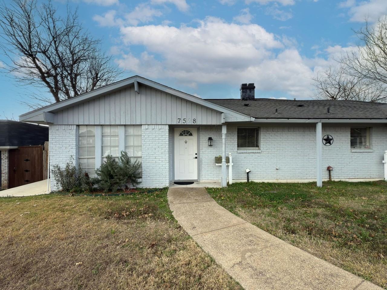 7526 7526 - 7528 Thistle Lane - Photo 4 of 39