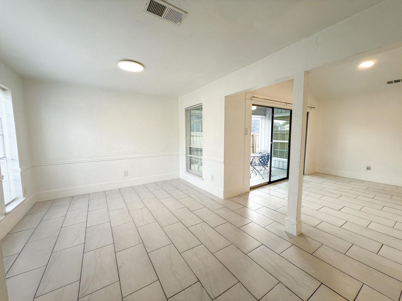 7526 7526 - 7528 Thistle Lane - Photo 7 of 39