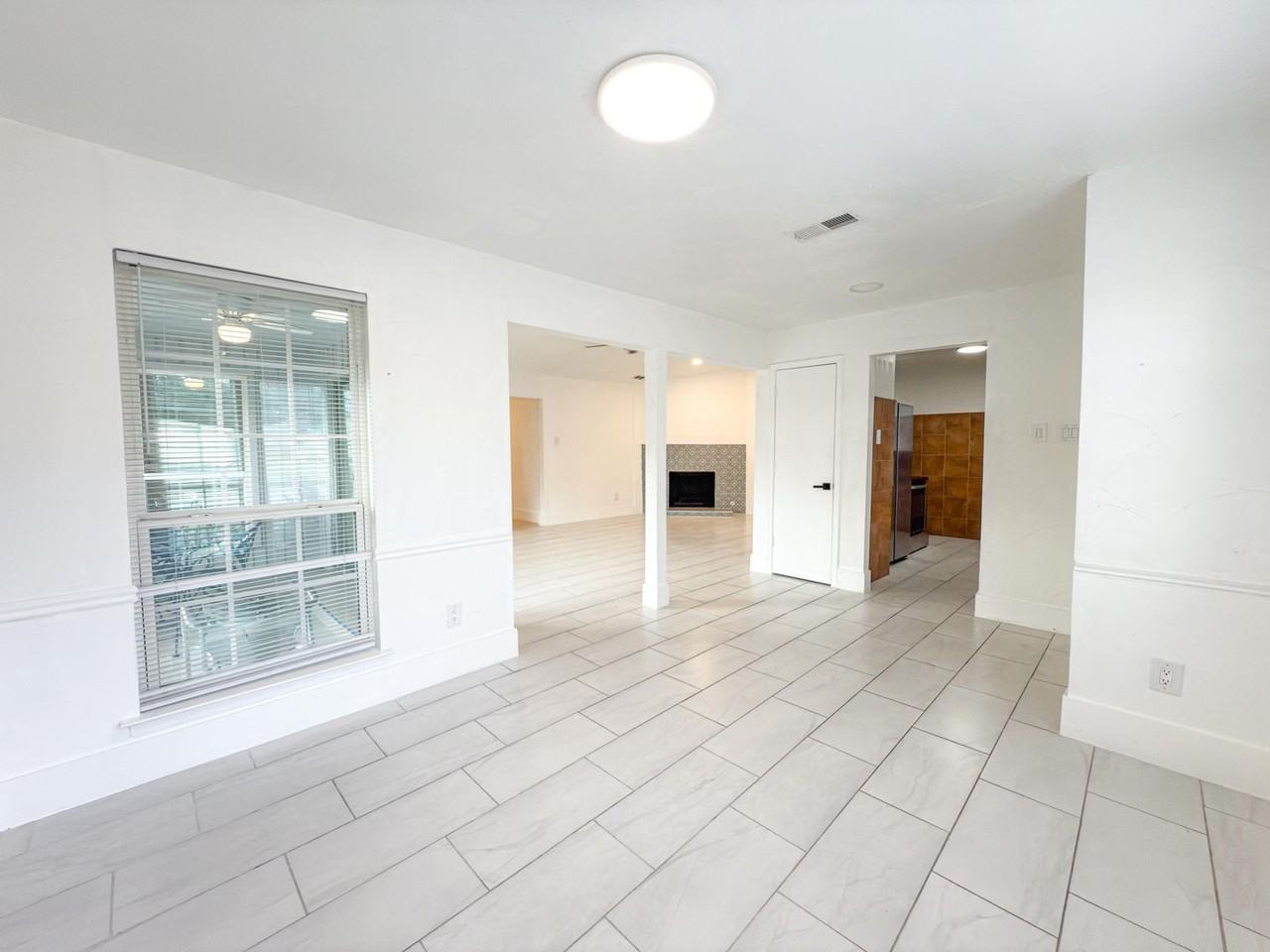 7526 7526 - 7528 Thistle Lane - Photo 6 of 39