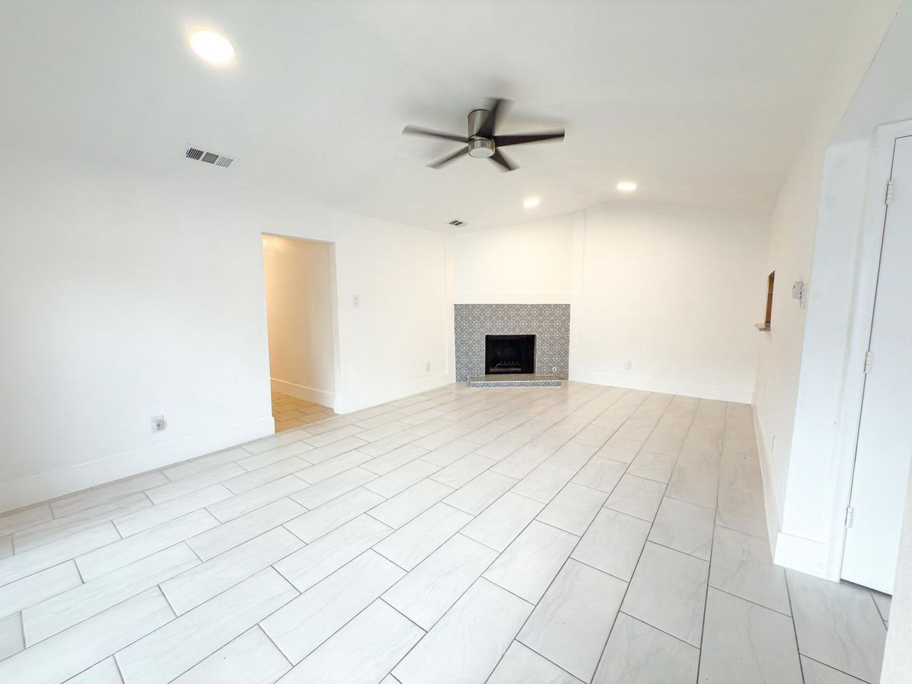 7526 7526 - 7528 Thistle Lane - Photo 5 of 39