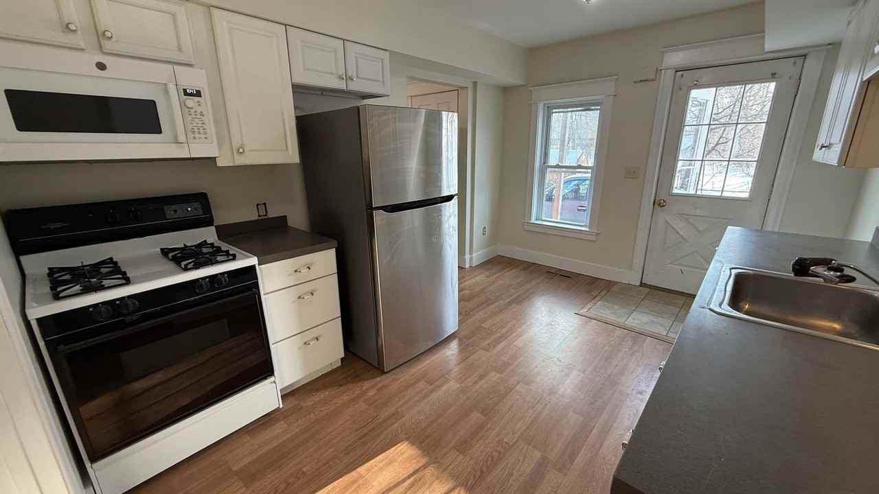 391 Portland St - Photo 2 of 20