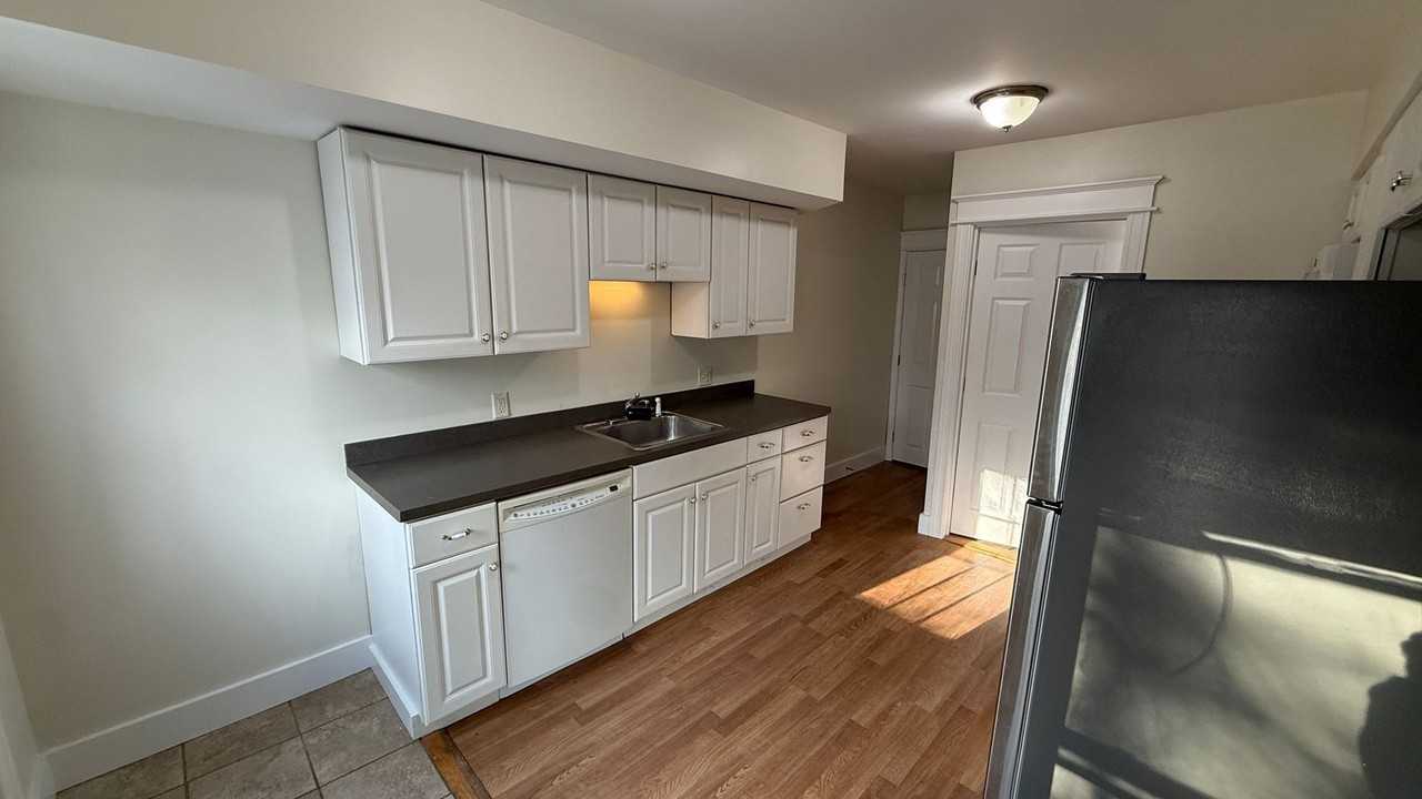 391 Portland St - Photo 5 of 20