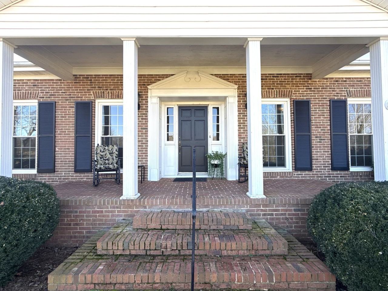 218 Fairway Dr - Photo 2 of 46