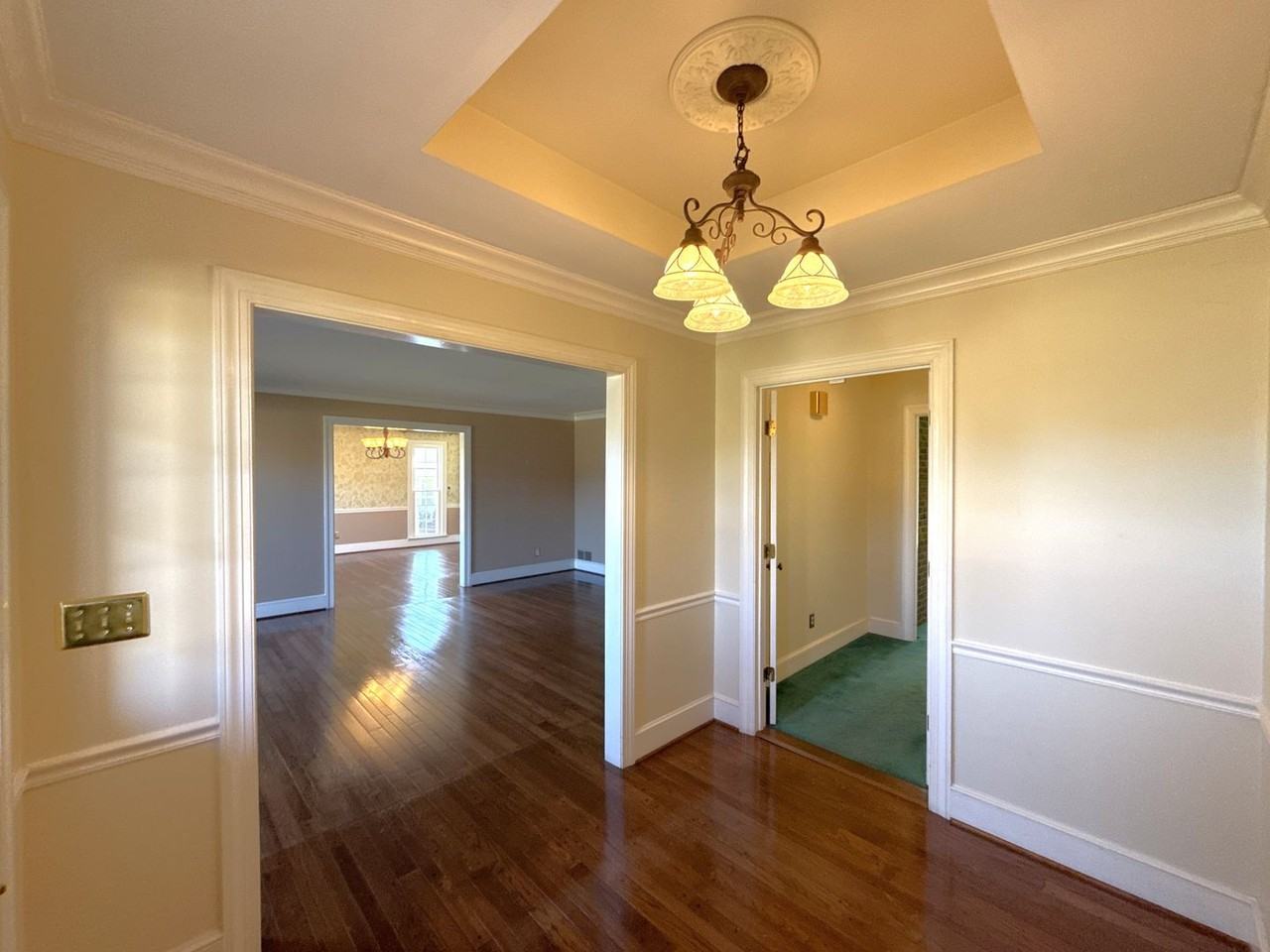 218 Fairway Dr - Photo 3 of 46