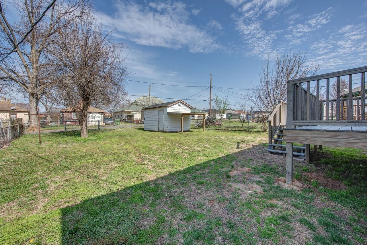 21 Maple Ave - Photo 4 of 17