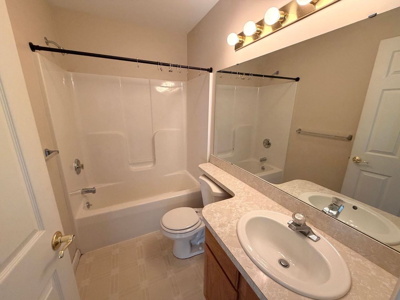 146 Bayberry Dr - Photo 7 of 14