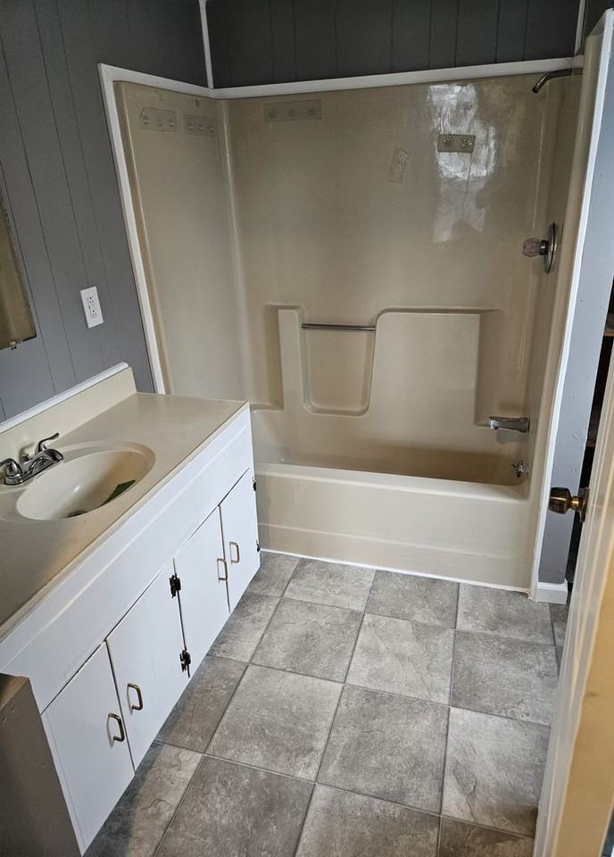 196 Hillview Ave - Photo 5 of 5