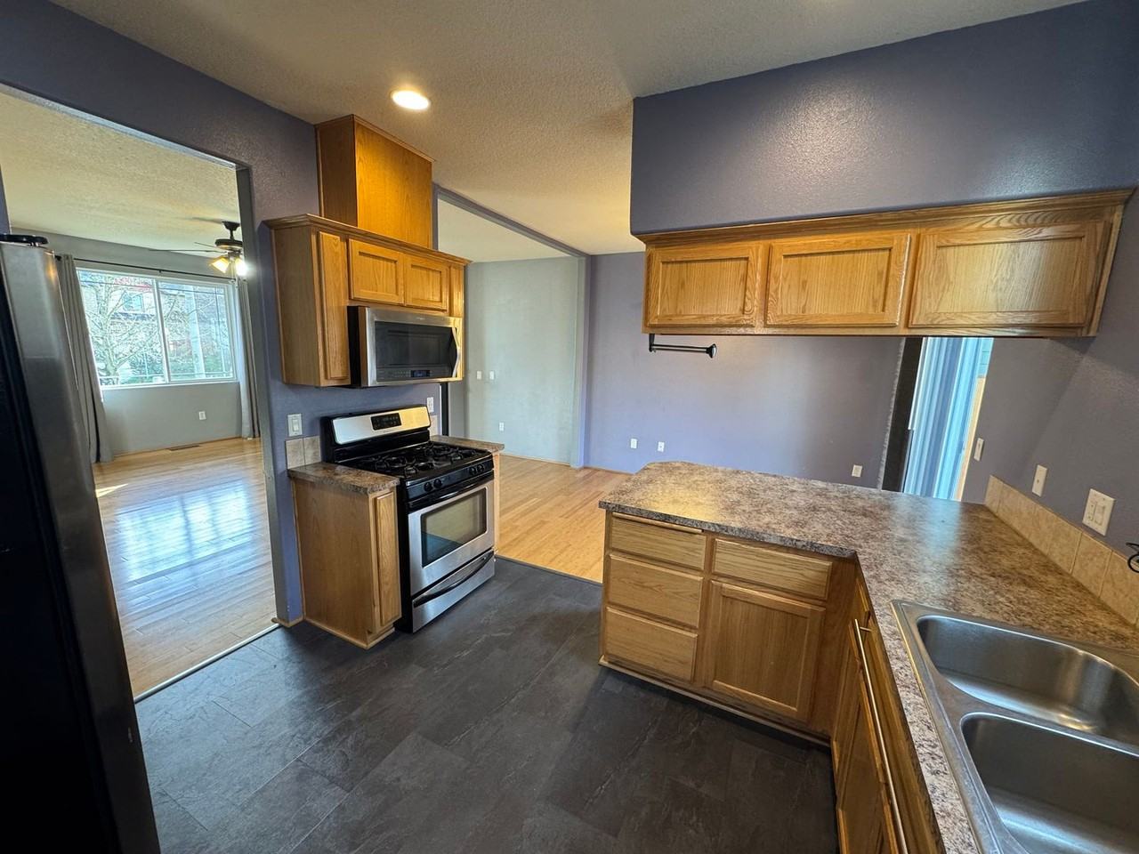 4750 Sw Roseberry St - Photo 7 of 30