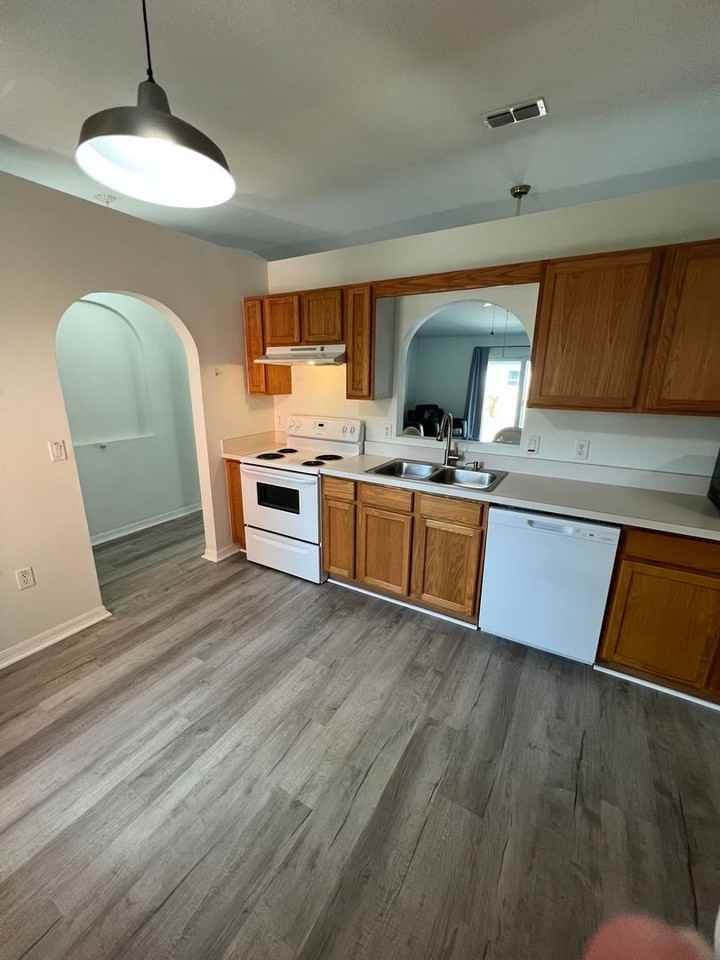 2105 Atwater Dr - Photo 2 of 20