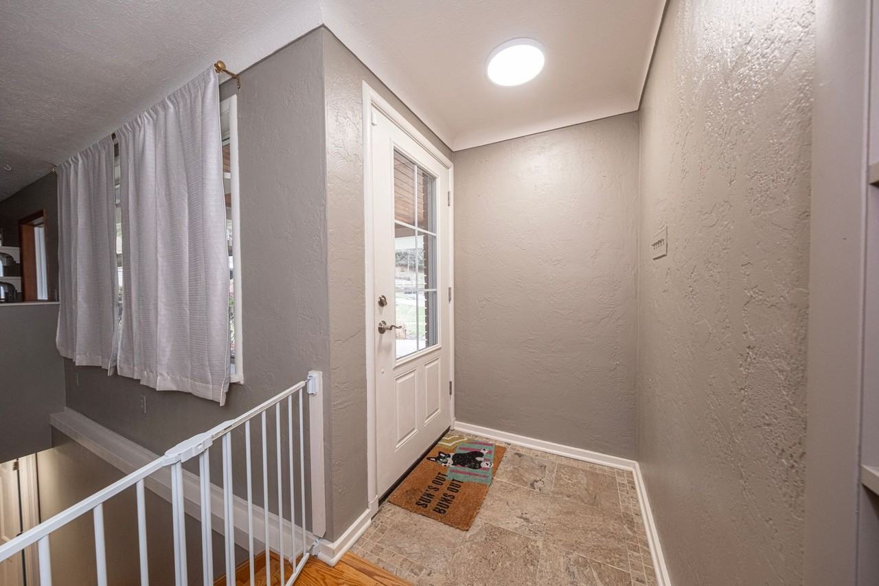 3180 Pinecrest Ct - Photo 4 of 42