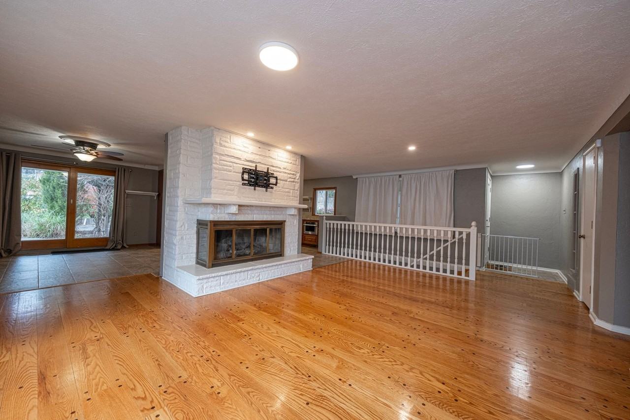 3180 Pinecrest Ct - Photo 5 of 42