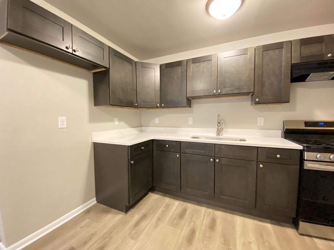 1016 E 35th Ct - Photo 4 of 10