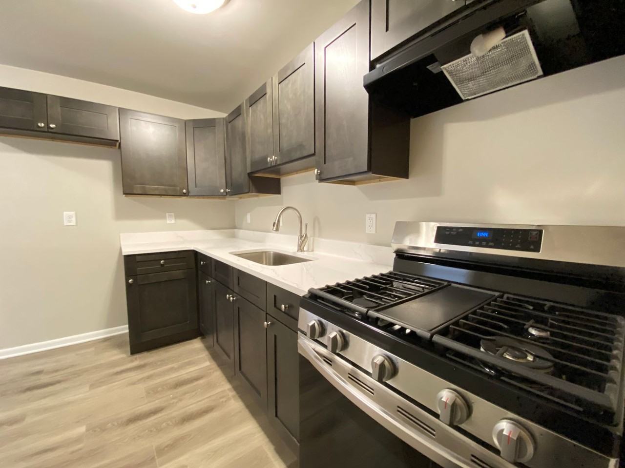 1016 E 35th Ct - Photo 5 of 10