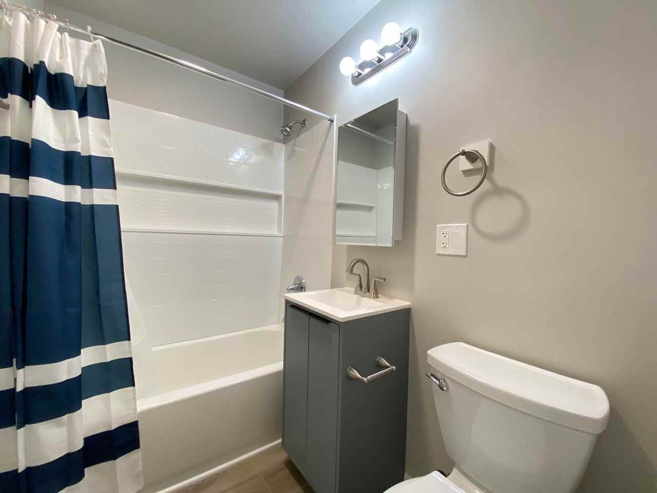 1016 E 35th Ct - Photo 7 of 10