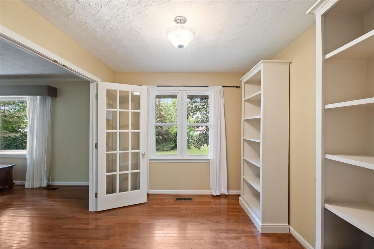 196 Broadview Cir - Photo 4 of 24