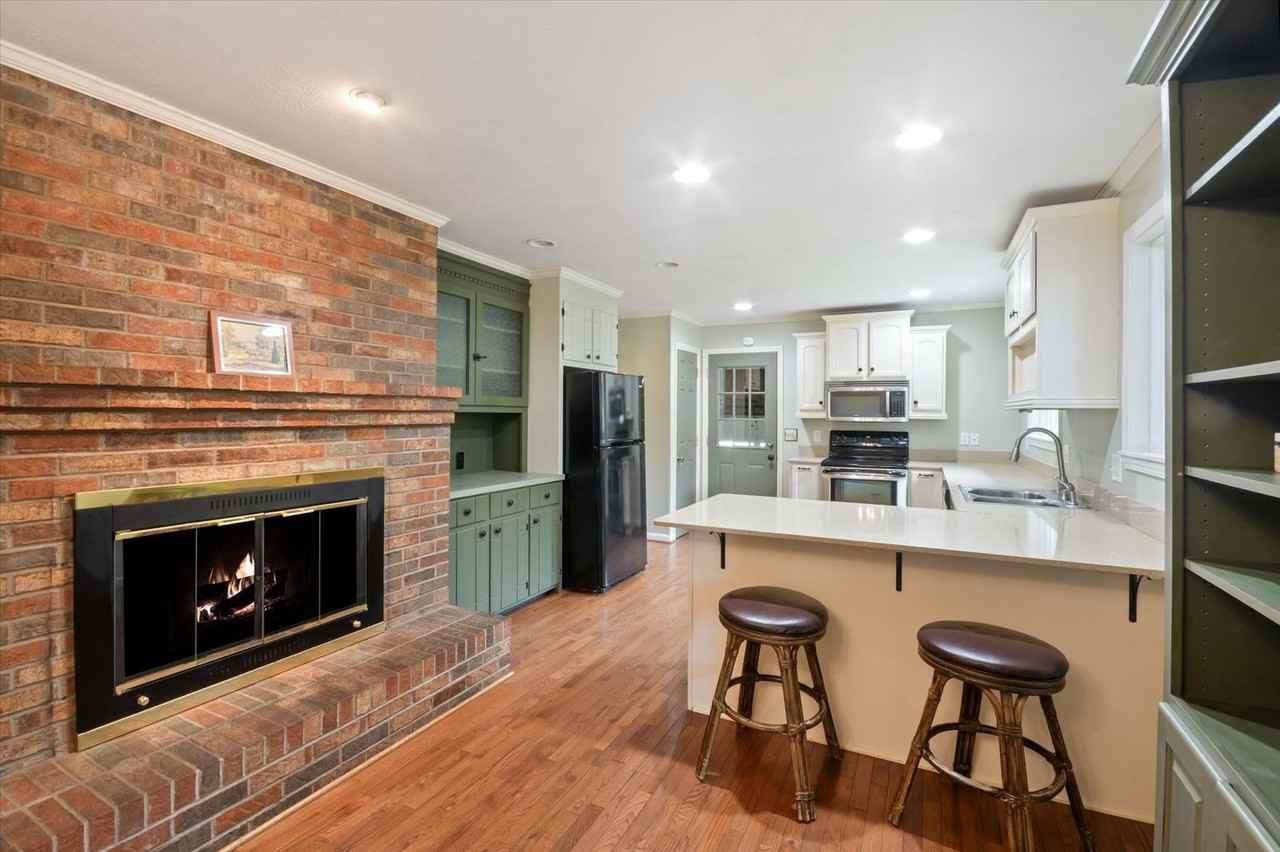 196 Broadview Cir - Photo 7 of 24