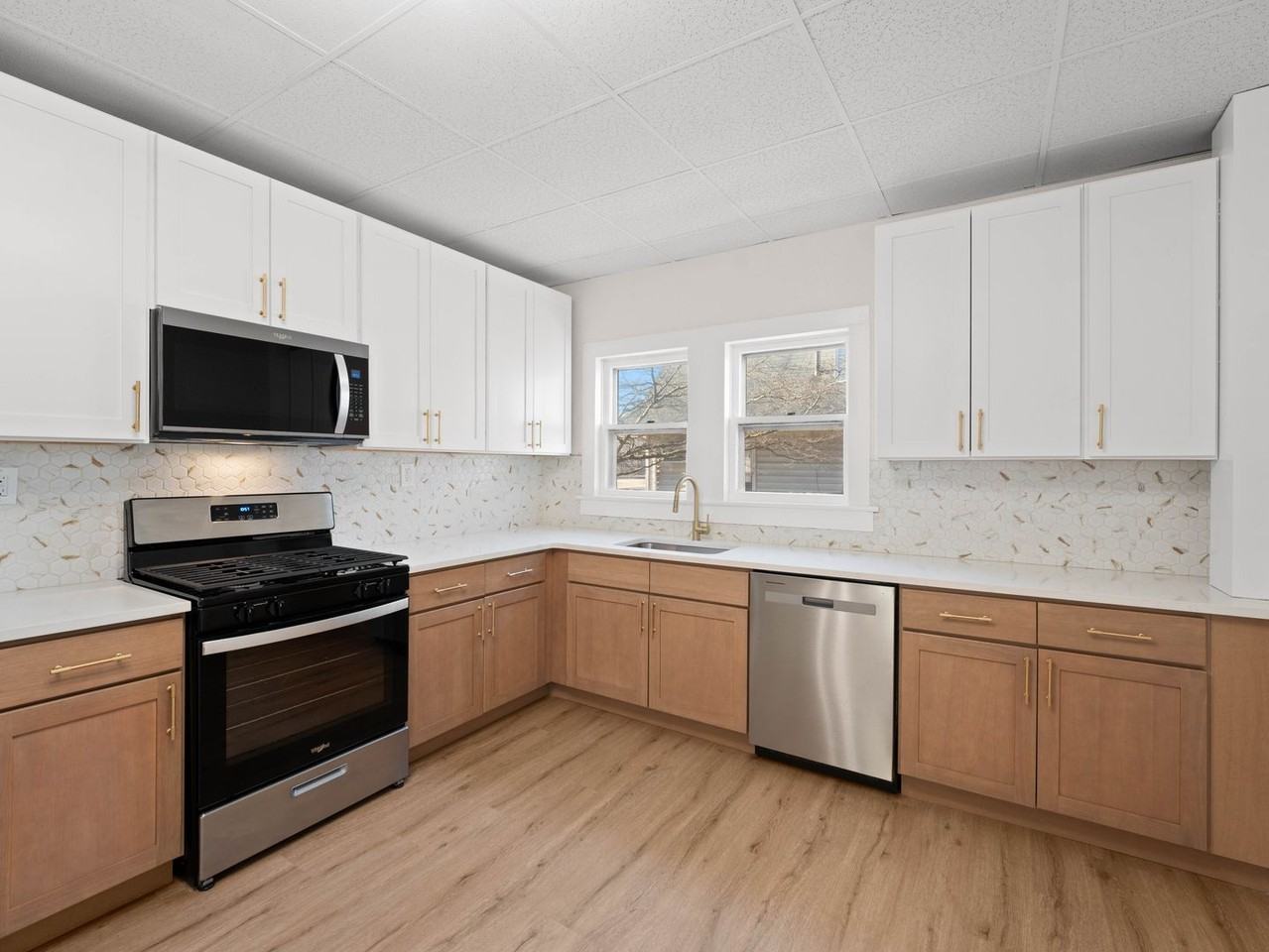 804 E Main St - Photo 2 of 29