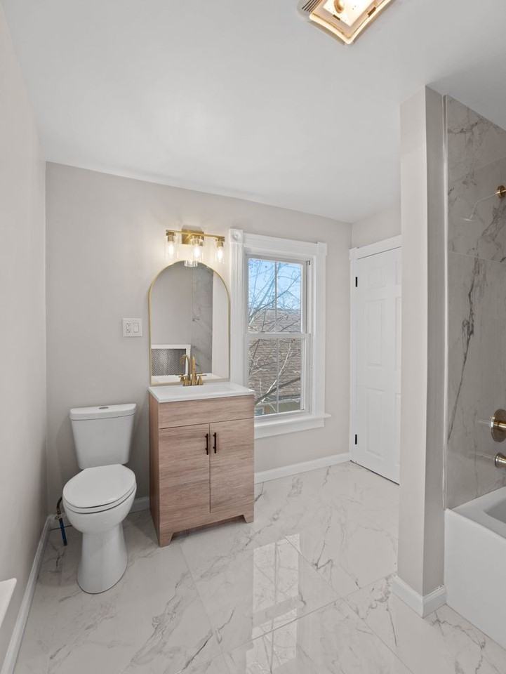 804 E Main St - Photo 4 of 29