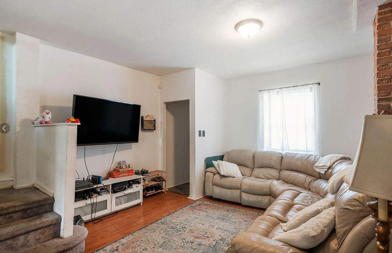 1546 S Taylor St - Photo 2 of 11