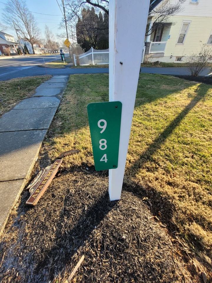 984 W Main St - Photo 2 of 19