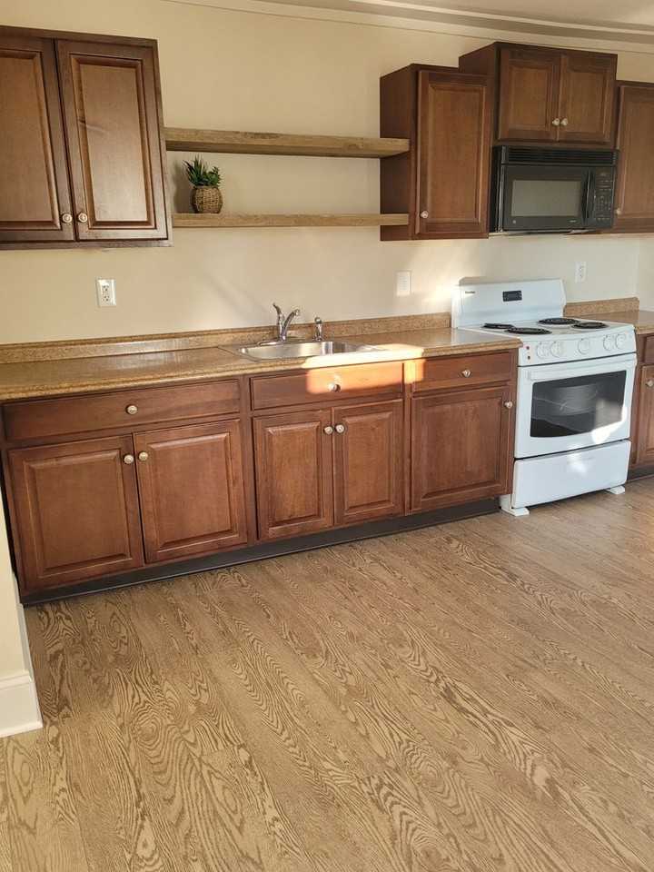 984 W Main St - Photo 5 of 19