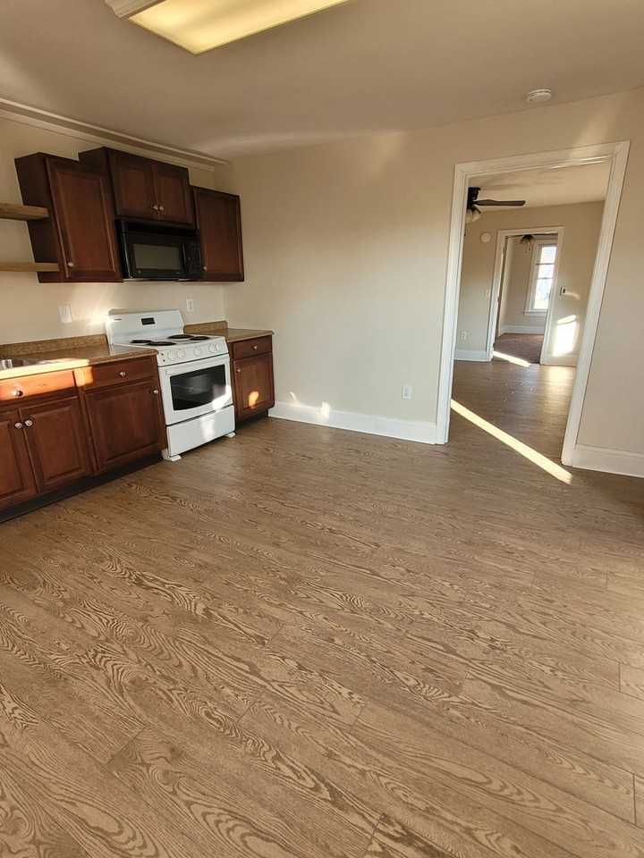 984 W Main St - Photo 6 of 19