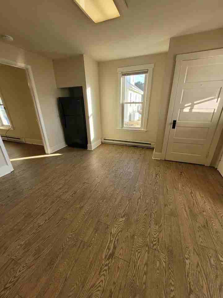 984 W Main St - Photo 7 of 19