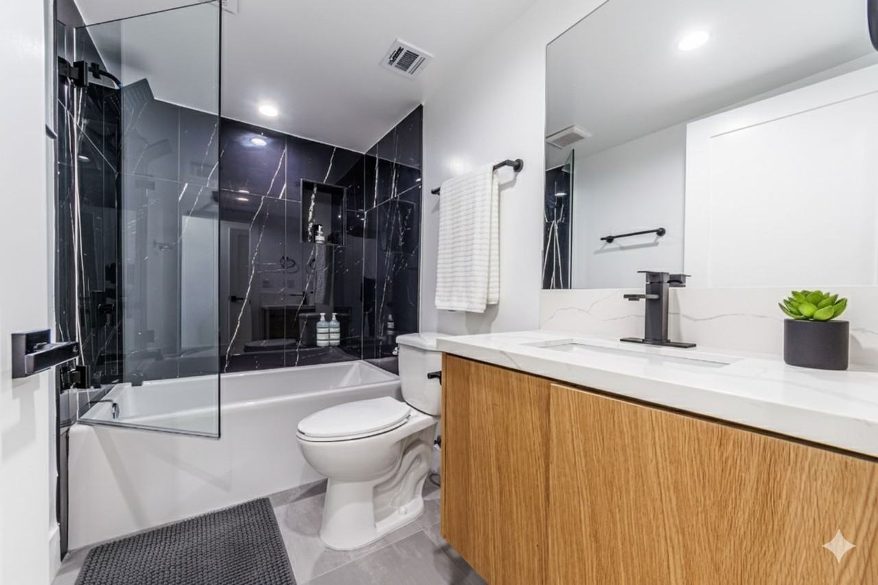 1656 S Hayworth Ave - Photo 4 of 42