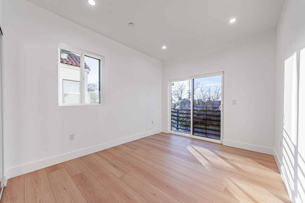 1656 S Hayworth Ave - Photo 7 of 42