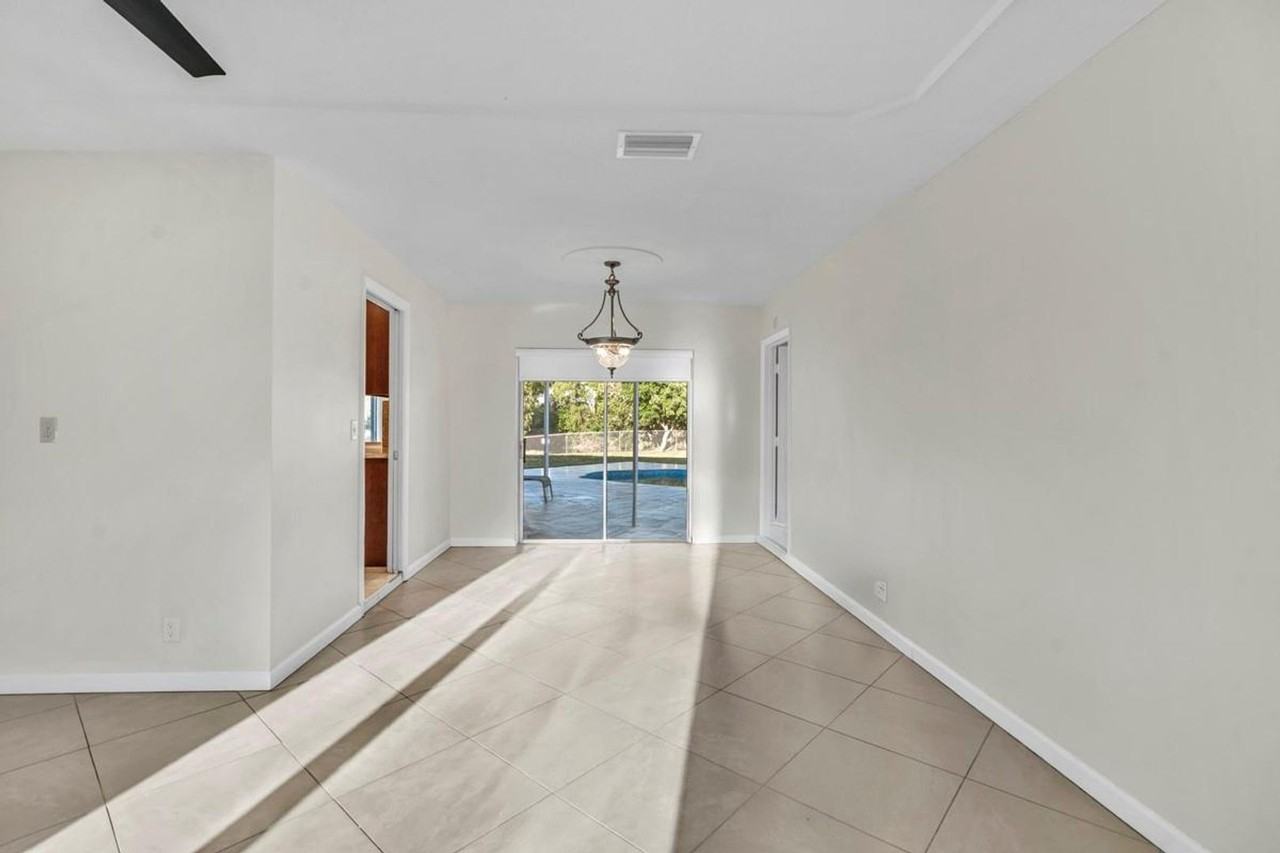 290 Nw 65th Ave - Photo 5 of 29