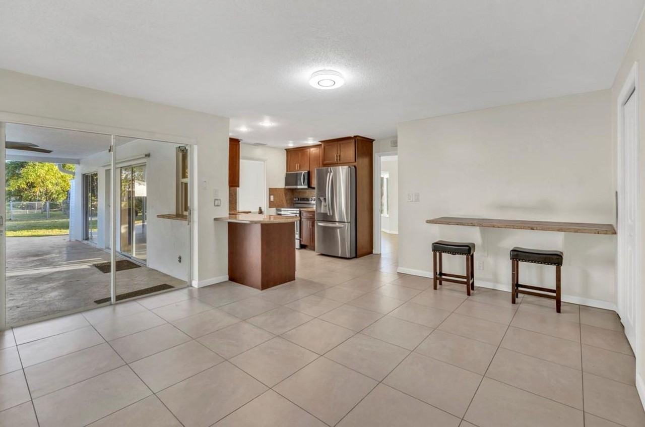 290 Nw 65th Ave - Photo 7 of 29
