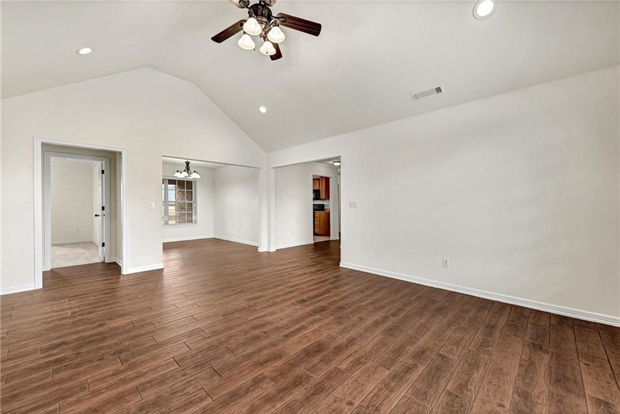 6007 S 36th St - Photo 5 of 7