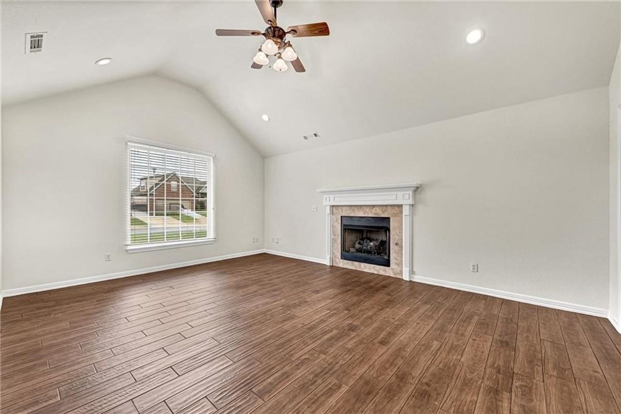 6007 S 36th St - Photo 6 of 7