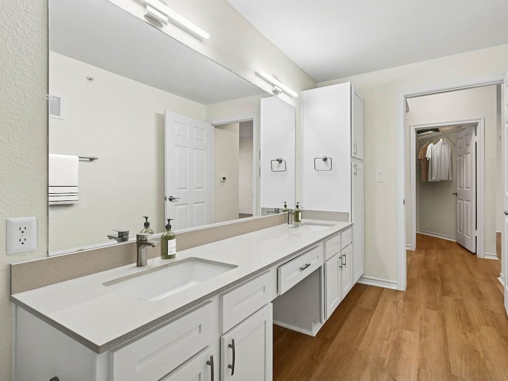 Eaves North Dallas - Photo 7 of 37