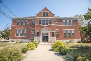 featured image of 230 W Dunklin St