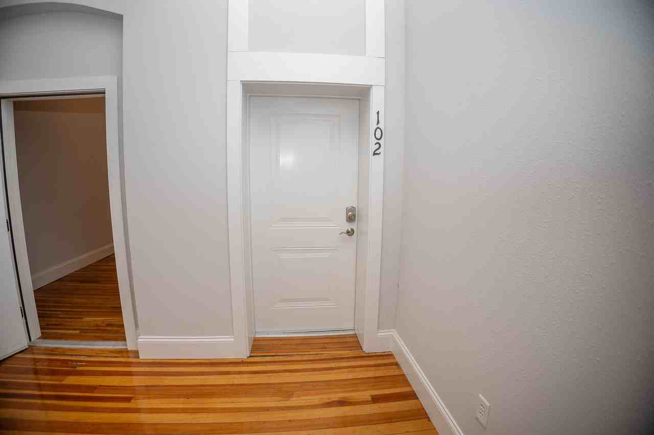 230 West Dunklin (Carpenters' Building) - Photo 4 of 18