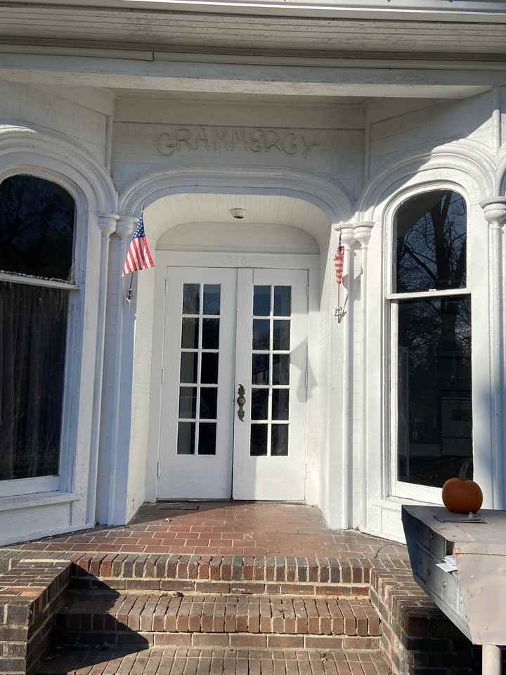 318 Mentor Avenue - Photo 2 of 18