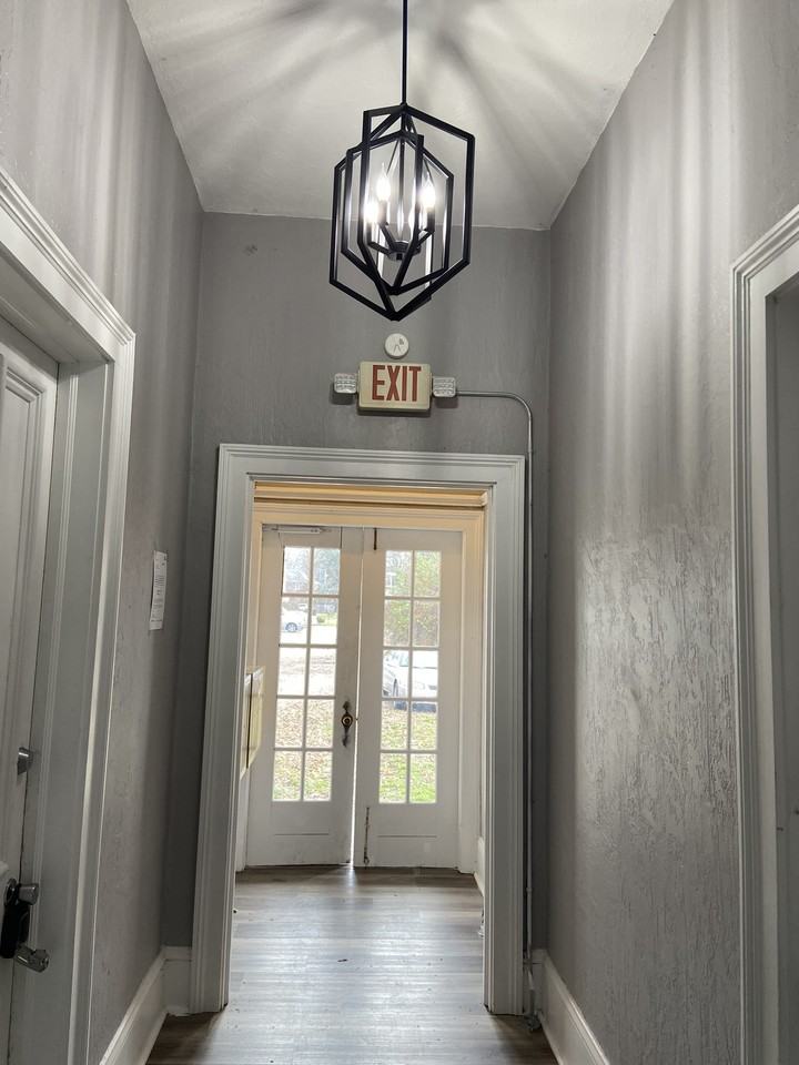 318 Mentor Avenue - Photo 4 of 18