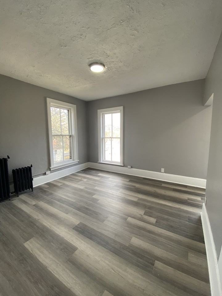 318 Mentor Avenue - Photo 6 of 18