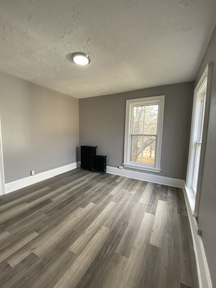 318 Mentor Avenue - Photo 7 of 18