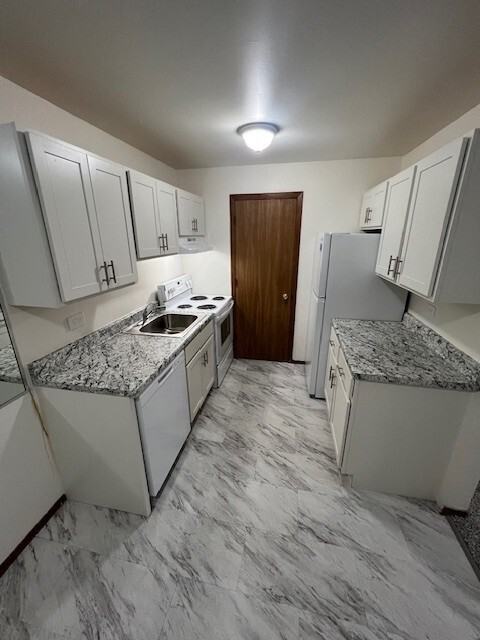 PIONEER MANOR. -750-754 - Photo 5 of 7