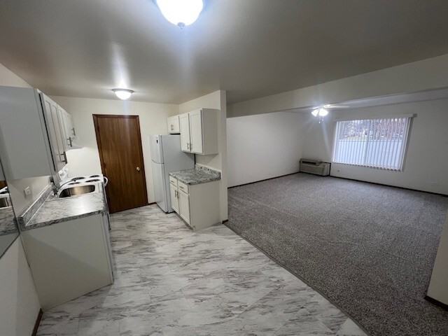 PIONEER MANOR. -750-754 - Photo 6 of 7