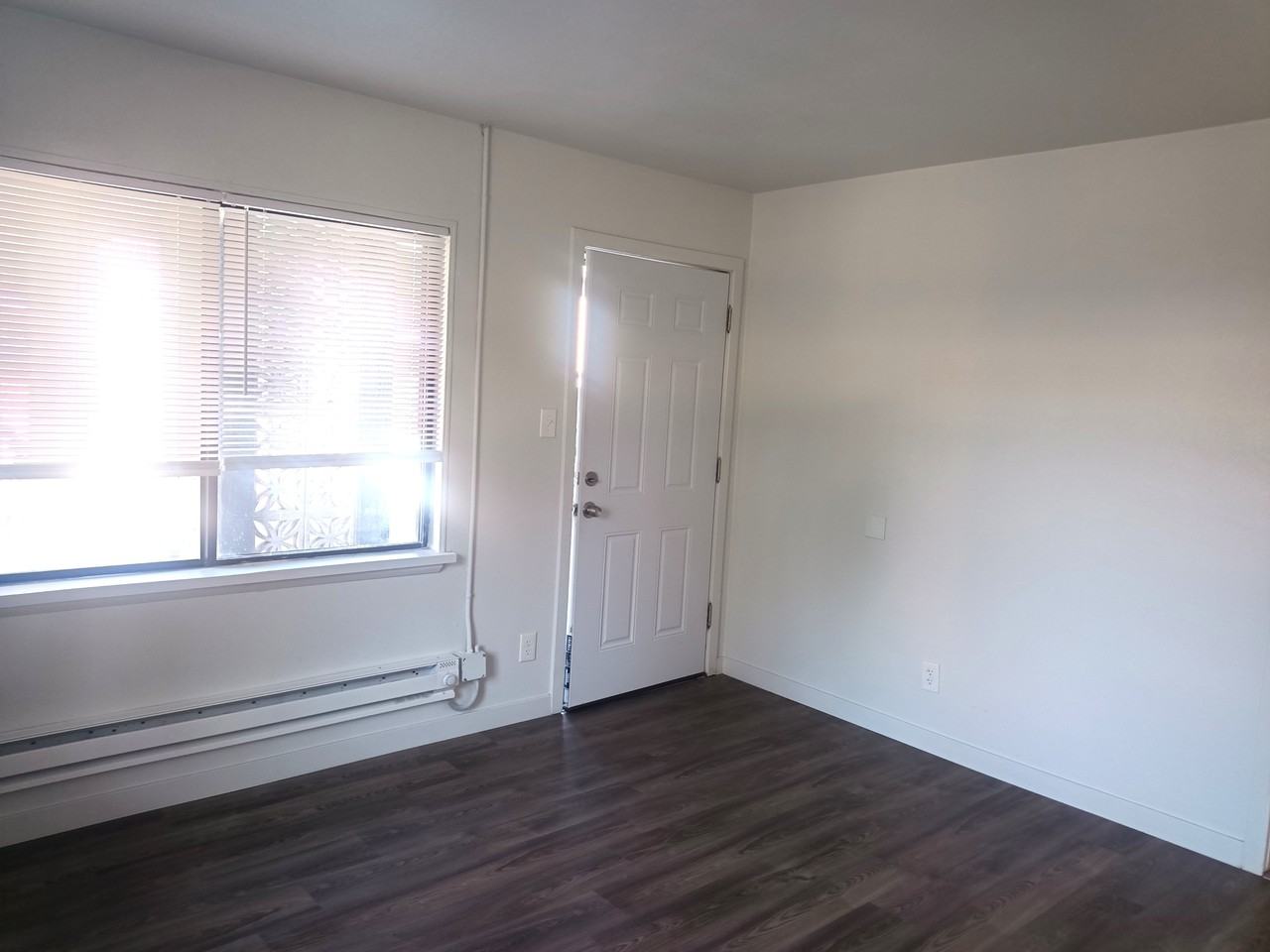 ID - 1335 S 5th Ave - LB - Photo 2 of 11