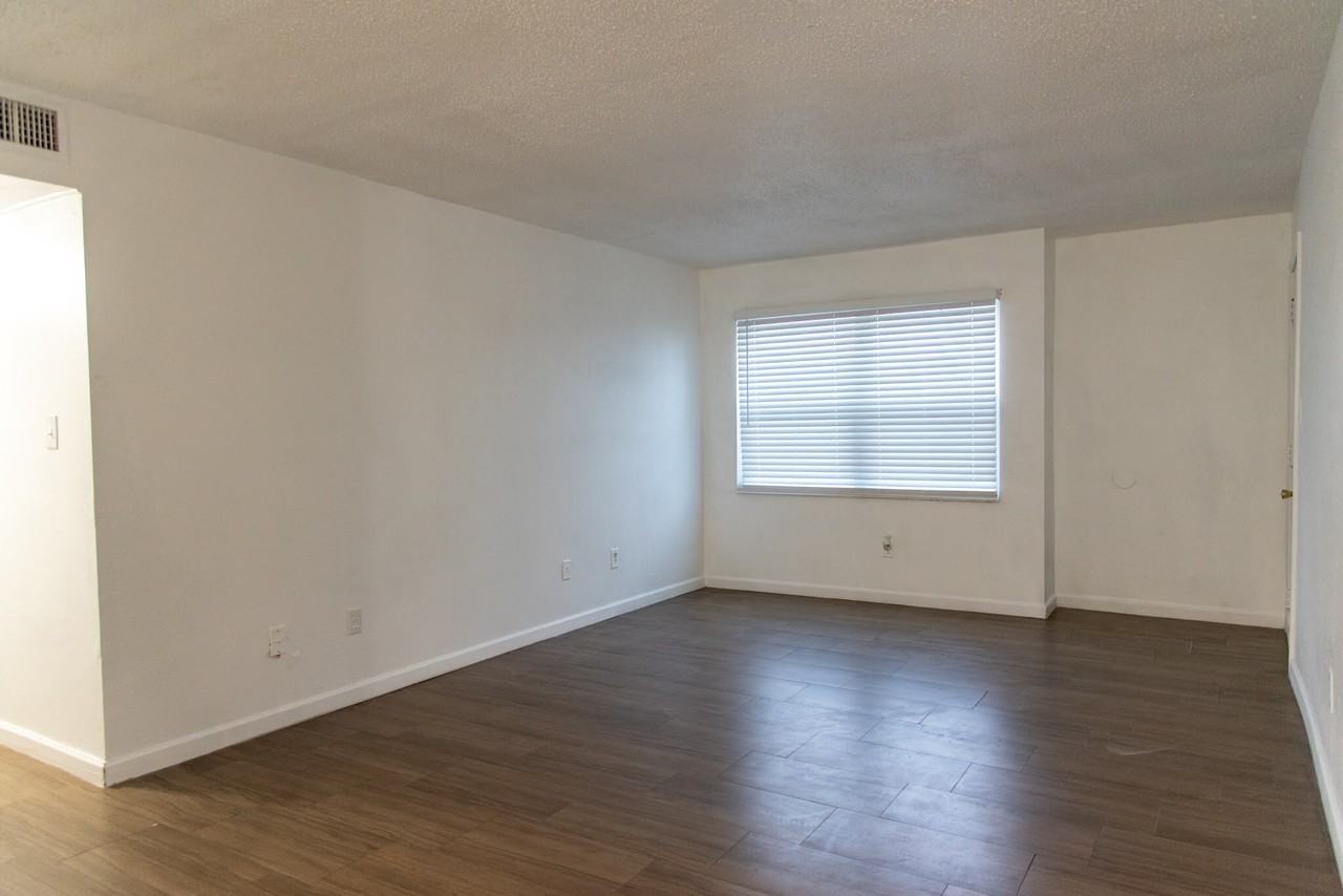 Cherry Oaks APT - Photo 2 of 46