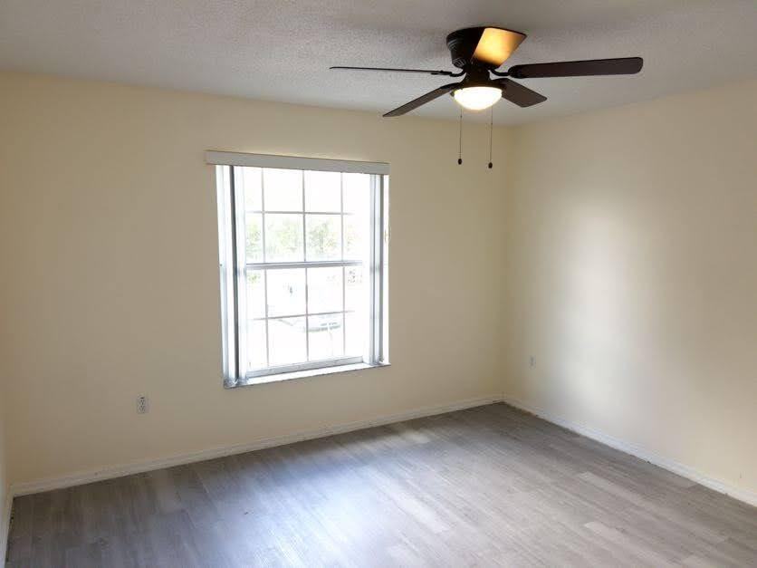 271 Hart Lane - Photo 3 of 10